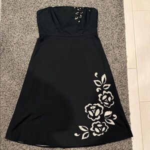 Strapless Black Dress with White Floral Embroidery